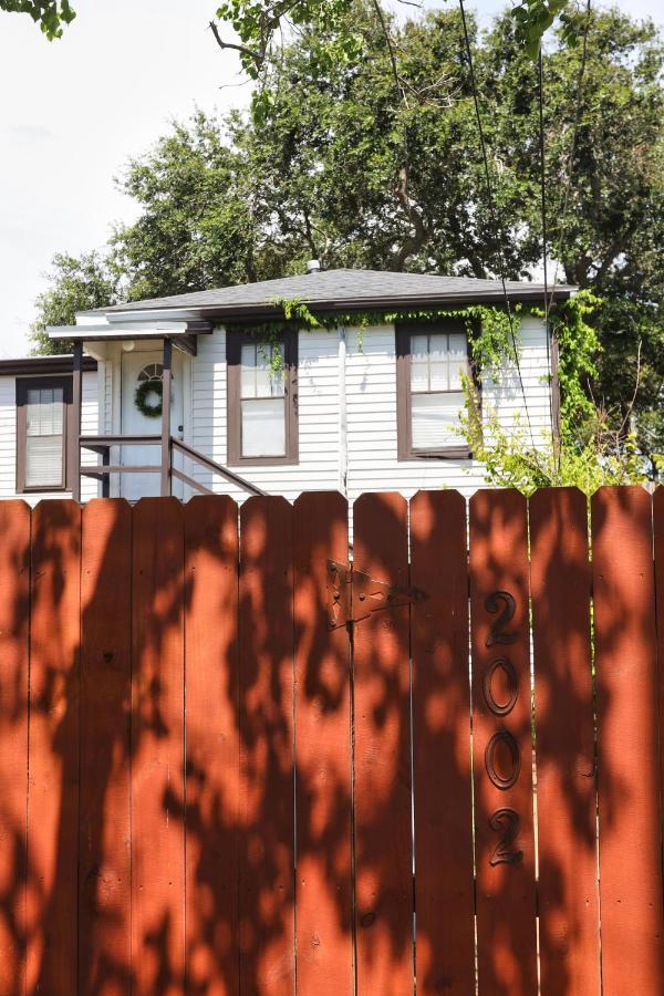 Heart Of Galveston Stylish Apt Near Attractions Exterior foto